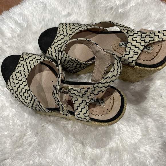 Cream and black heels perfect for summer - Picture 4 of 4